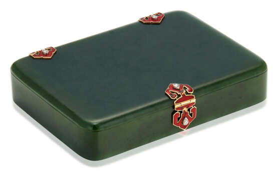 NO RESERVE | ART DECO JADE, DIAMOND AND ENAMEL BOX - фото 1