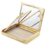 NO RESERVE | VAN CLEEF & ARPELS GOLD, DIAMOND AND SAPPHIRE COMPACT - photo 2