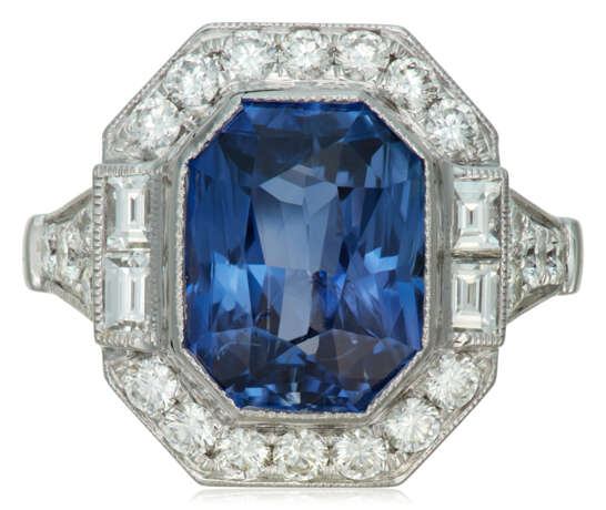 NO RESERVE | COLOR-CHANGE SAPPHIRE AND DIAMOND RING - photo 1