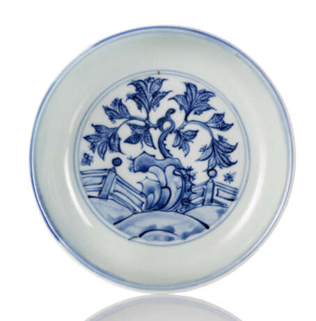 Unterglasurblau dekorierter Teller aus Porzellan - фото 1