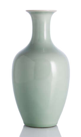 Seladonfarben glasierte Vase aus Porzellan - Foto 1