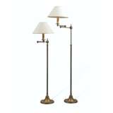 A PAIR OF FRENCH GILT-LACQUERED BRASS TELESCOPIC FLOOR LAMPS - Foto 1