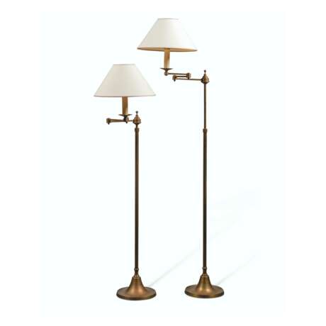 A PAIR OF FRENCH GILT-LACQUERED BRASS TELESCOPIC FLOOR LAMPS - фото 1