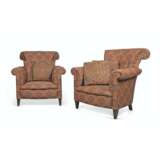 A PAIR OF NAPOLEON III-STYLE UPHOLSTERED EASY ARMCHAIRS - Foto 1