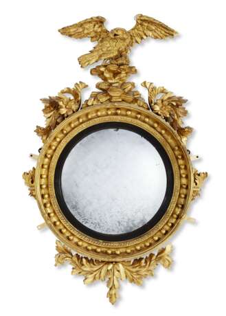 A CLASSICAL EAGLE-CARVED GILTWOOD CONVEX MIRROR - фото 1
