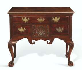 A CHIPPENDALE CARVED MAHOGANY DRESSING TABLE