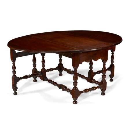A WILLIAM AND MARY MAHOGANY DROP-LEAF TABLE - photo 1