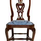 A QUEEN ANNE CARVED WALNUT SIDE CHAIR - photo 1