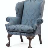 A CHIPPENDALE CARVED MAHOGANY EASY CHAIR - Foto 1
