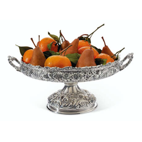 AN AMERICAN SILVER TWO-HANDLED CENTERPIECE BOWL - фото 1