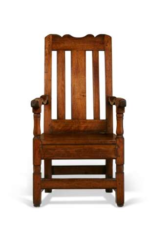 A WILLIAM AND MARY JOINED WALNUT ARMCHAIR - Foto 1