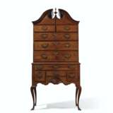 THE GOULD FAMILY QUEEN ANNE CARVED WALNUT HIGH CHEST-OF-DRAWERS - Foto 1