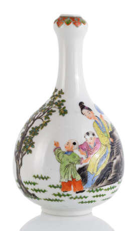 Knoblauchkopf-Vase mit figürlichem Dekor und Gedichtaufschrift - Foto 1