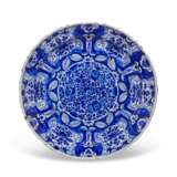 A DUTCH DELFT BLUE AND WHITE CHARGER - Foto 1