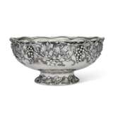 AN AMERICAN SILVER LARGE PUNCH BOWL - фото 1