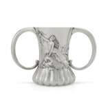 AN AMERICAN SILVER TWO-HANDLED CUP - Foto 1