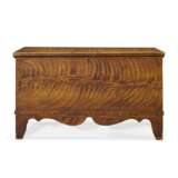 A LATE FEDERAL PAINT-GRAINED PINE BLANKET CHEST - фото 1