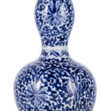 Blauweiß dekorierte Lotos-Vase in Doppelkürbis-Form - Foto 2
