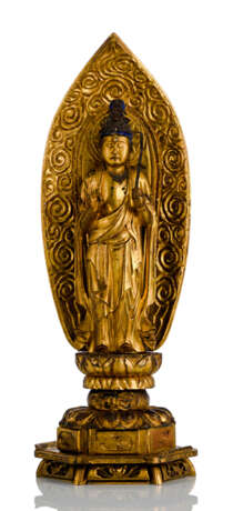 Figur des Seishi Bosatsu auf einem Lotos vor Mandorla stehend aus Holz mit Lackvergoldung - Foto 1