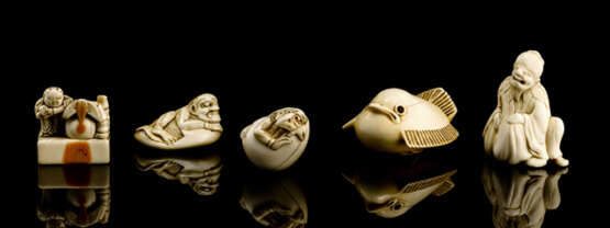 Fünf Netsuke aus Elfenbein: Sennin, Fukura Suzume, Tengu No Tamago, ein Oni und ein Knabe - photo 1