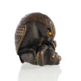 Feines Netsuke eines Adlers einen Affen atackierend aus Buchsbaum gearbeitet - photo 2