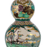 Kalebassenförmige Vase aus Porzellan mit Dekor in den Farben der Kutani Palette - фото 1