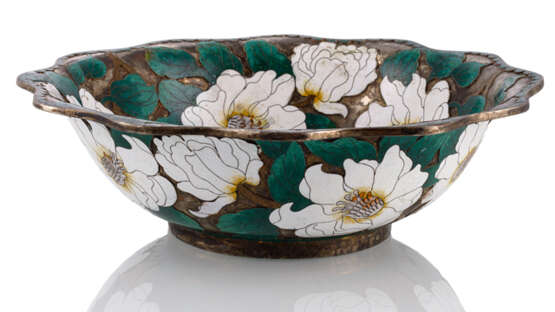 Versilberte Schale aus Kupfer mit Blütendekor in polychromem Email-Cloisonné - photo 1