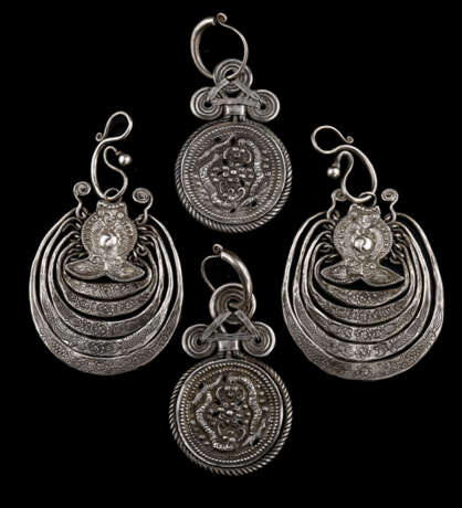 Zwei Paar Ohrgehänge mit zoomorphem und Drachen-Dekor - Foto 1