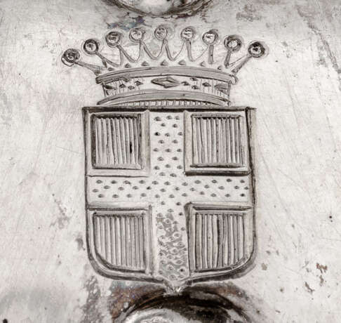 Paar prunkvolle Silber-Girandolen mit dem Wappen der Grafen von Linden - Foto 2