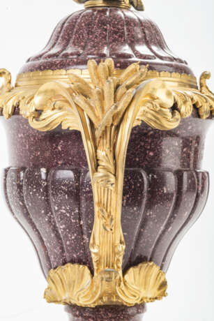 Prächtige Porphyr-Vase mit Bronzemontur - photo 2