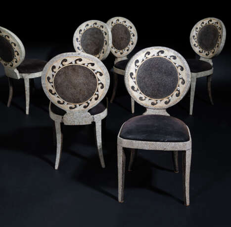 Oktogonaler Esstisch und sechs Stühle - photo 2