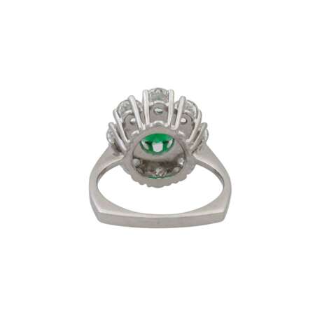 Ring mit Smaragddoublette und Brillanten von zus. ca. 1,5 ct, - фото 4