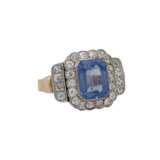 Ring mit Saphir und 26 Altschiffdiamanten zus. ca. 1,1 ct, - photo 1