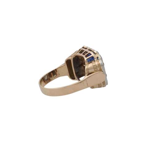 Ring mit Saphir und 26 Altschiffdiamanten zus. ca. 1,1 ct, - photo 3