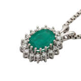 Anhänger mit Smaragd und Achtkantdiamanten, zus. ca. 0,3 ct, - фото 4