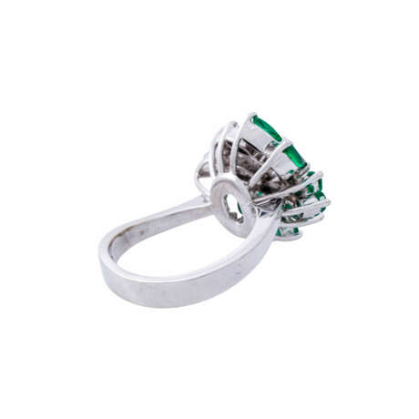 Ring mit 8 synthetischen Smaragden und 8 Diamanten, - photo 3