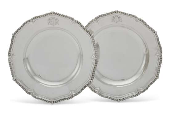 A PAIR OF VICTORIAN SILVER SECOND COURSE DISHES - photo 1
