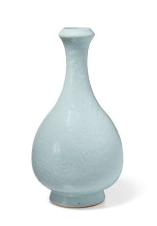 A CHINESE INCISED PALE BLUE-GREEN-GLAZED VASE - photo 1