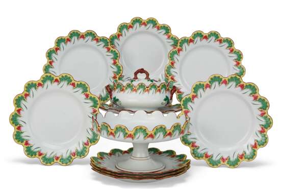 A CREIL & MONTEREAU (L.M. & CIE) EARTHENWARE PART DESSERT SERVICE - photo 1