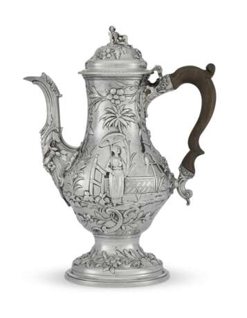 A GEORGE II SILVER COFFEE POT - photo 1