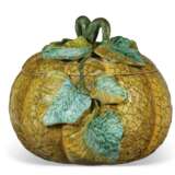 A NORTH EUROPEAN FAYENCE GOURD TUREEN AND COVER - Foto 1