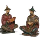 A PAIR OF POLYCHROME-PAINTED TERRACOTTA FIGURES - фото 1