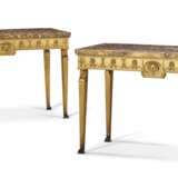 A PAIR OF ITALIAN GILTWOOD SIDE TABLES - фото 1