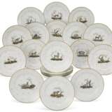 A SET OF NINETEEN PARIS (LOCRE) PORCELAIN PLATES - Foto 1