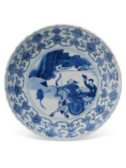 A CHINESE EXPORT PORCELAIN BLUE AND WHITE MOLDED DISH