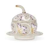 A FRENCH ENAMELED AND GILT WHITE OVERLAY GOURD-SHAPED LIDDED GLASS BOX AND STAND - фото 1