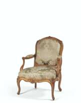 FAUTEUIL A CHASSIS DE LA FIN DE L'EPOQUE LOUIS XV