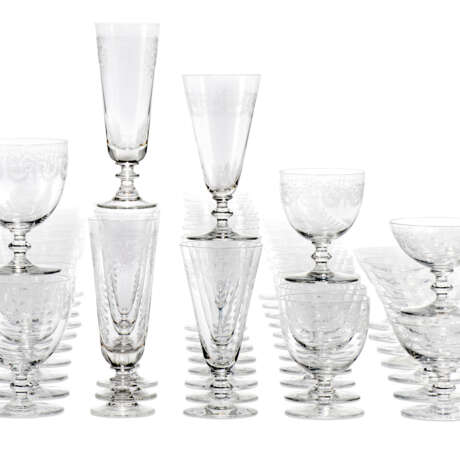 A BACCARAT 'CAMILLA' PATTERN GLASS TABLE-SERVICE - photo 2