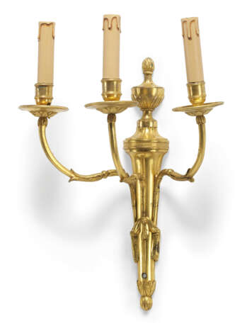 A PAIR OF ORMOLU THREE-BRANCH WALL-LIGHTS AND A SET OF FOUR TWIN-BRANCH WALL-LIGHTS - photo 2