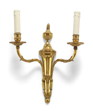 A PAIR OF ORMOLU THREE-BRANCH WALL-LIGHTS AND A SET OF FOUR TWIN-BRANCH WALL-LIGHTS - фото 4